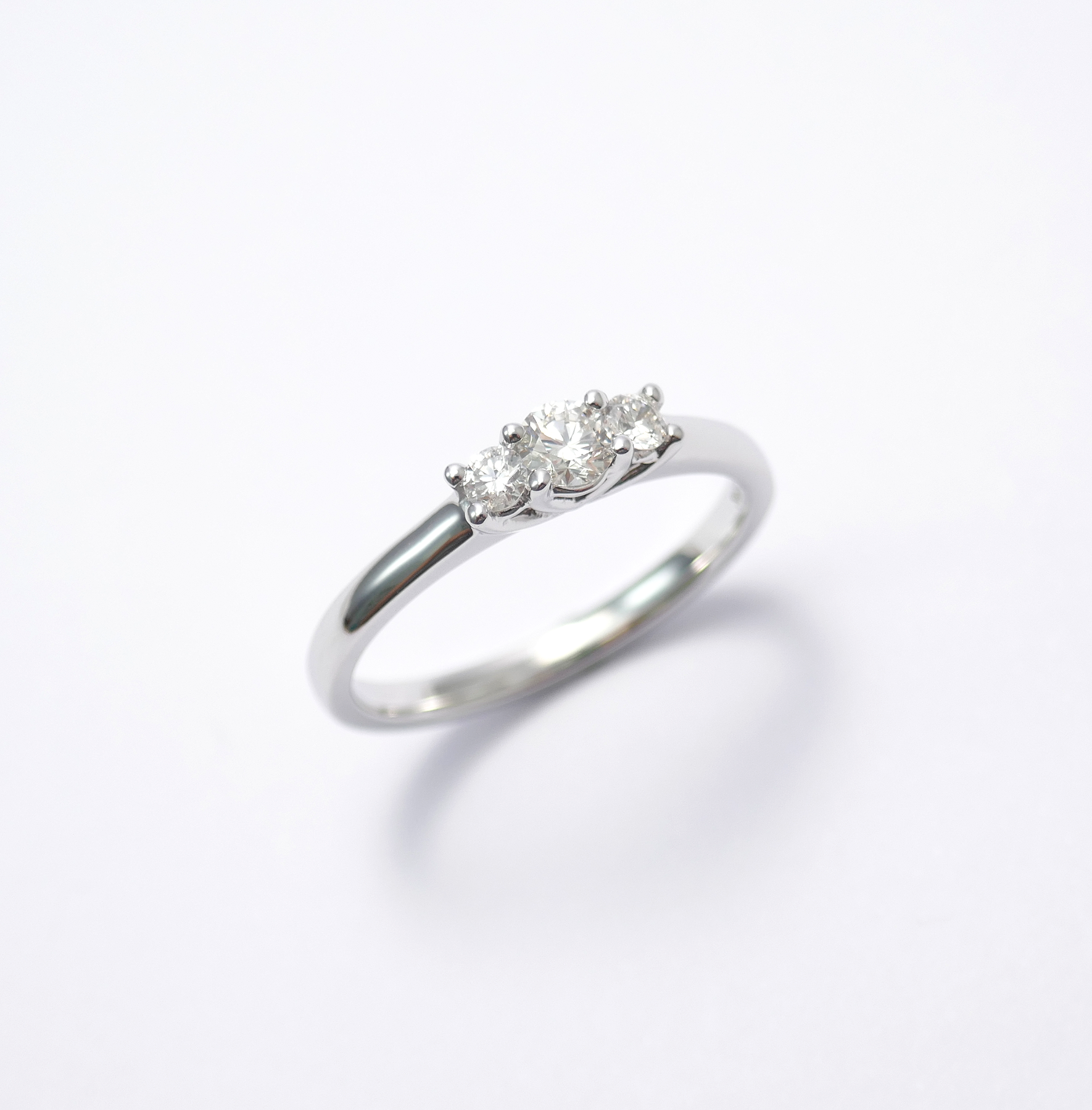 3 Brillanten in einem Ring, 0,34 ct 3 Brillanten in einem Ring, 0,34 ct